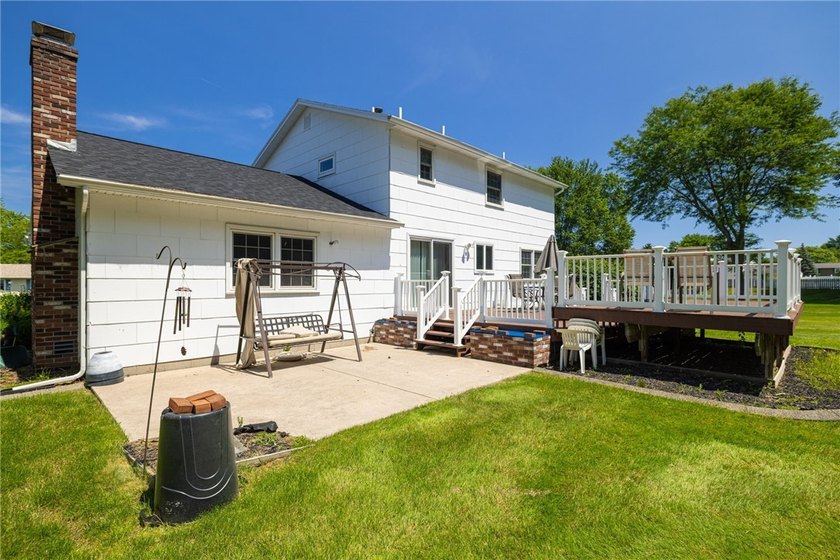 Welcome to this beautifully maintained 3-bedroom, 1.5-bath - photo 27