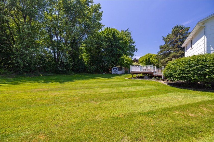 Welcome to this beautifully maintained 3-bedroom, 1.5-bath - photo 31