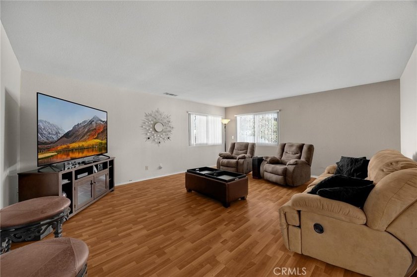 Incredible opportunity to own a beautiful 3-bedroom 3 bath - photo 2