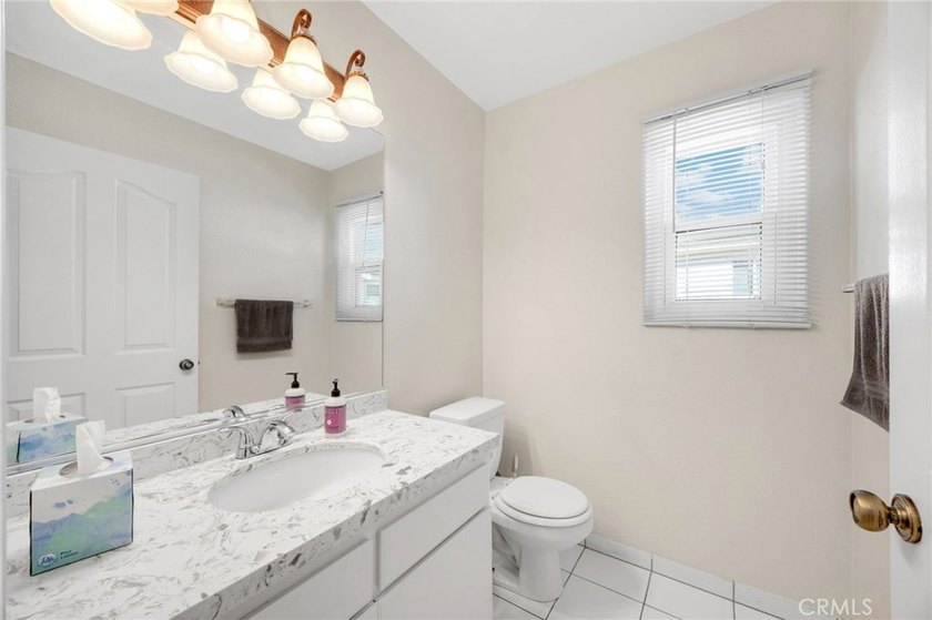 Incredible opportunity to own a beautiful 3-bedroom 3 bath - photo 6