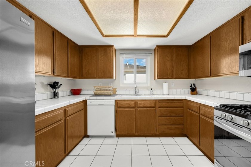 Incredible opportunity to own a beautiful 3-bedroom 3 bath - photo 10