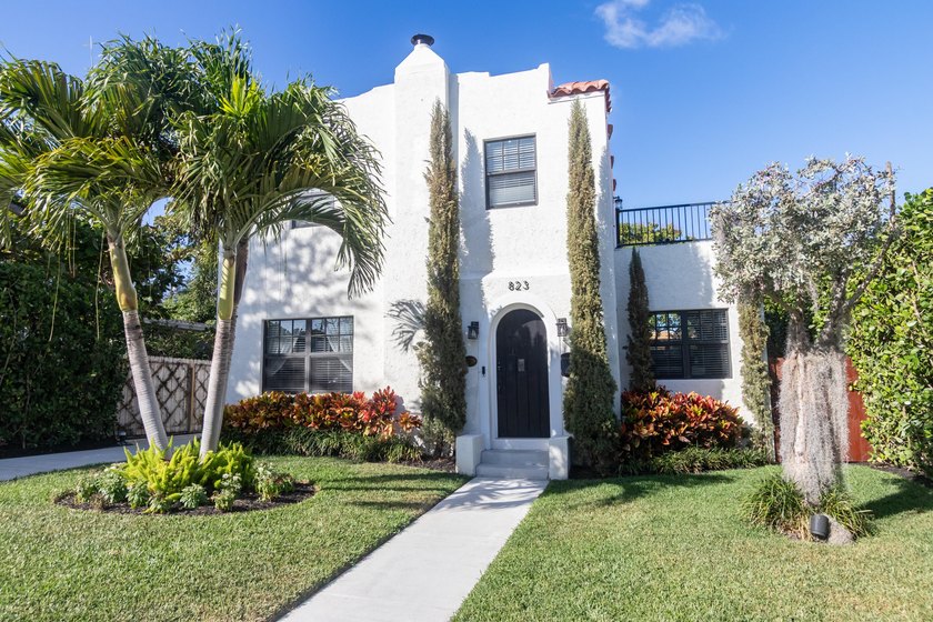 Fully rebuilt in 2021, this beautiful 3 bd/2.5 bath Spanish - photo 2