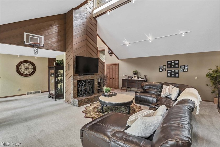 Beautiful contemporary home nestled in desirable Huntingwood - photo 11