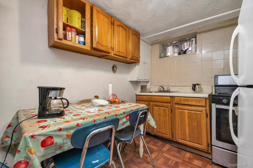 MOTIVATED SELLER! Opportunity awaits with this 3-bedroom, 2 - photo 13