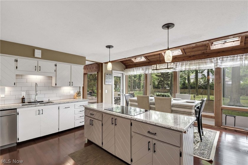 Beautiful contemporary home nestled in desirable Huntingwood - photo 15