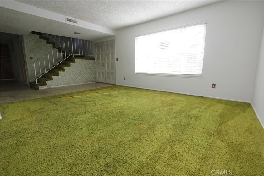 Discover the incredible potential of this spacious 4-bedroom - photo 3