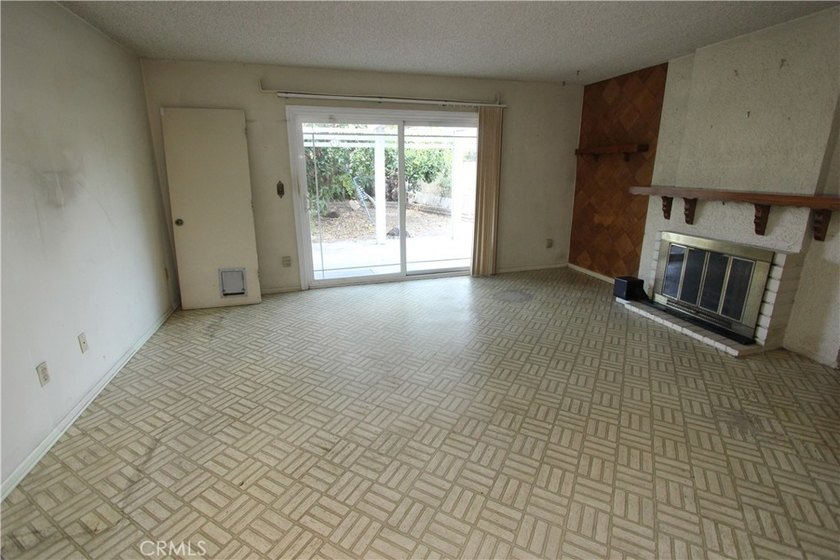Discover the incredible potential of this spacious 4-bedroom - photo 7