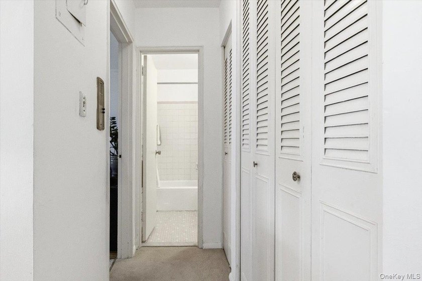 Affordable &amp; Pet-Friendly Forest Hills Coop with Easy Street - photo 16