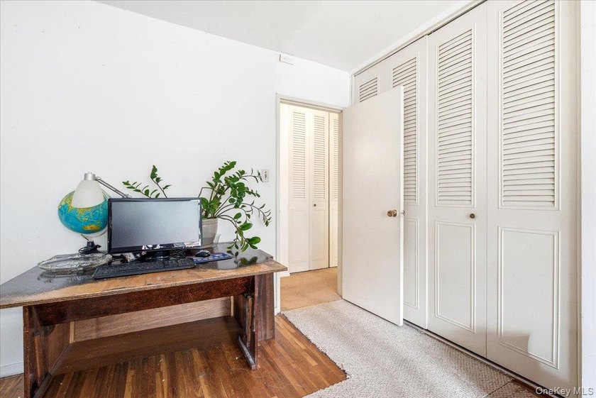 Affordable &amp; Pet-Friendly Forest Hills Coop with Easy Street - photo 20