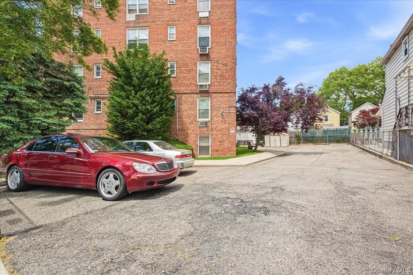 Affordable &amp; Pet-Friendly Forest Hills Coop with Easy Street - photo 23