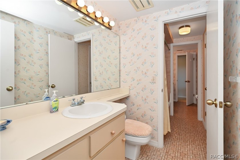 A MUST see... A rare find! This spacious charming 1986-built one - photo 23