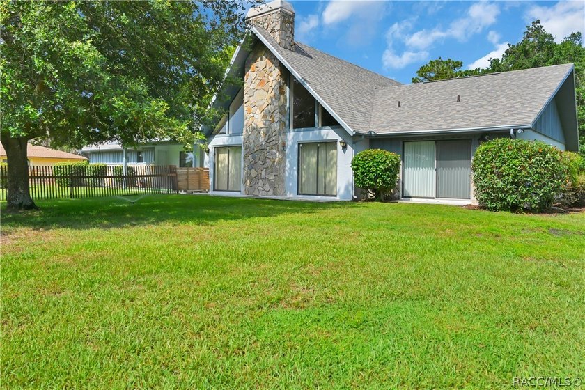 A MUST see... A rare find! This spacious charming 1986-built one - photo 27
