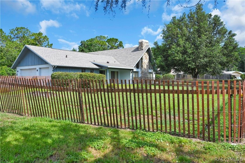 A MUST see... A rare find! This spacious charming 1986-built one - photo 28