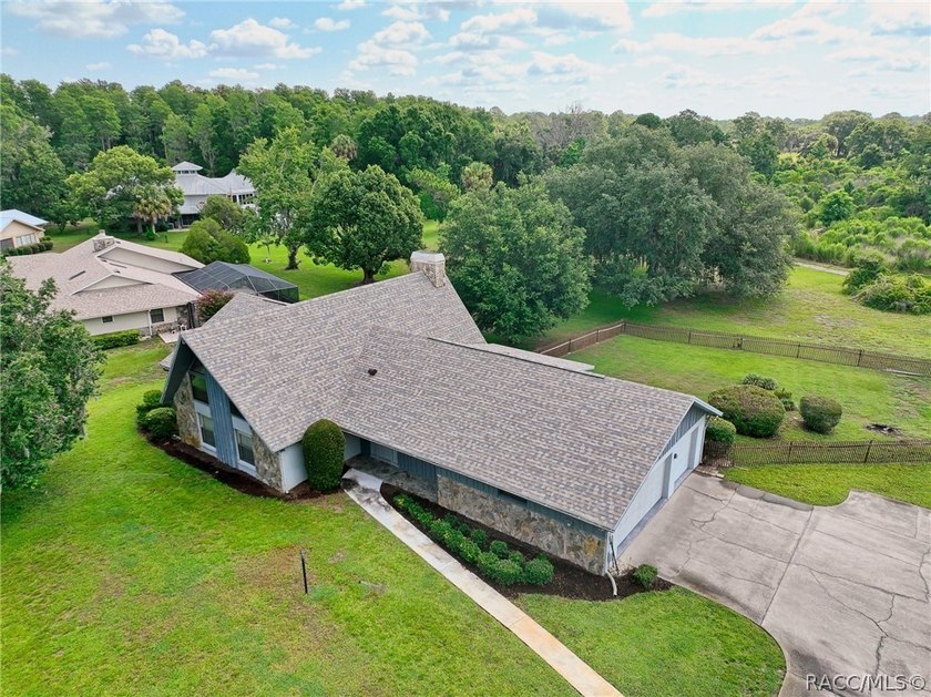 A MUST see... A rare find! This spacious charming 1986-built one - photo 30