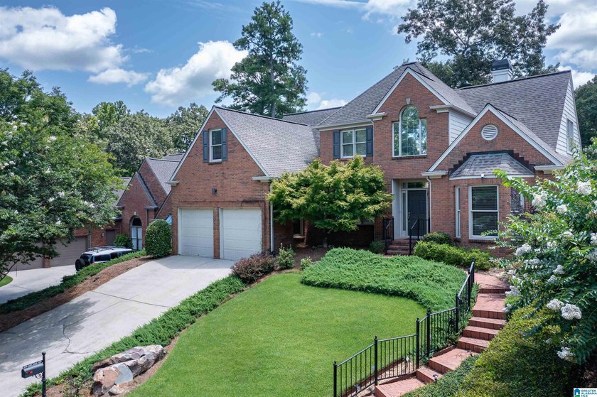 WOW factor! Instantly notice soaring ceilings, panorama views of - photo 3