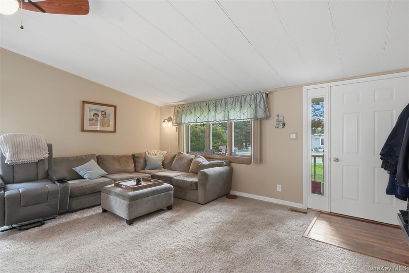Welcome to 4 Seneca Drive in Milton, New York, a spacious Hudson - photo 11