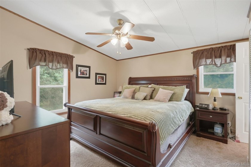 Welcome to 4 Seneca Drive in Milton, New York, a spacious Hudson - photo 12