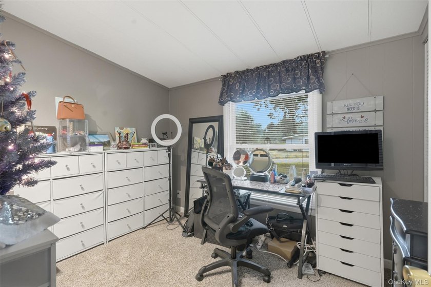 Welcome to 4 Seneca Drive in Milton, New York, a spacious Hudson - photo 14