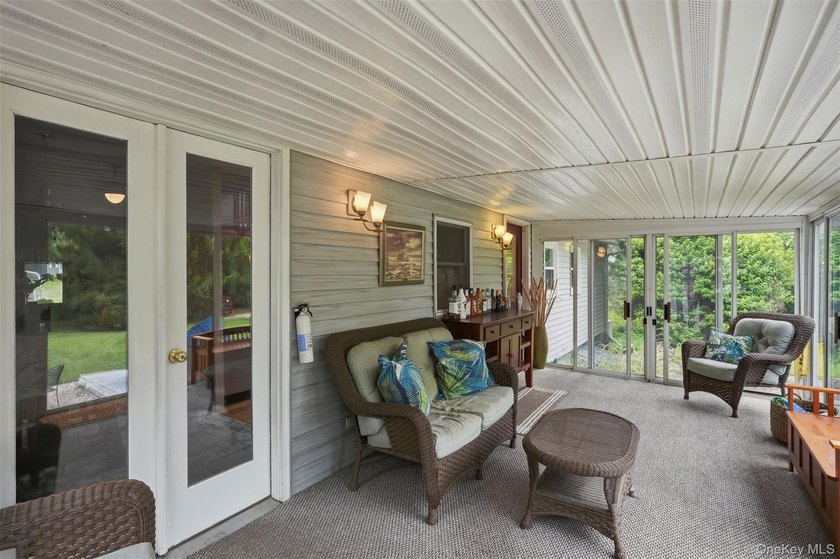 Welcome to 4 Seneca Drive in Milton, New York, a spacious Hudson - photo 18