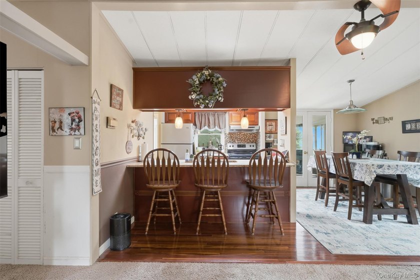 Welcome to 4 Seneca Drive in Milton, New York, a spacious Hudson - photo 19
