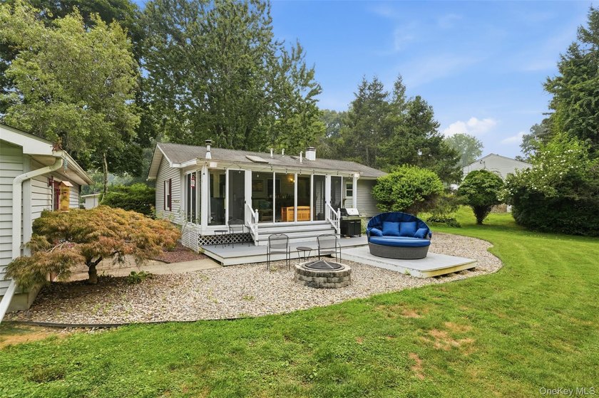Welcome to 4 Seneca Drive in Milton, New York, a spacious Hudson - photo 22