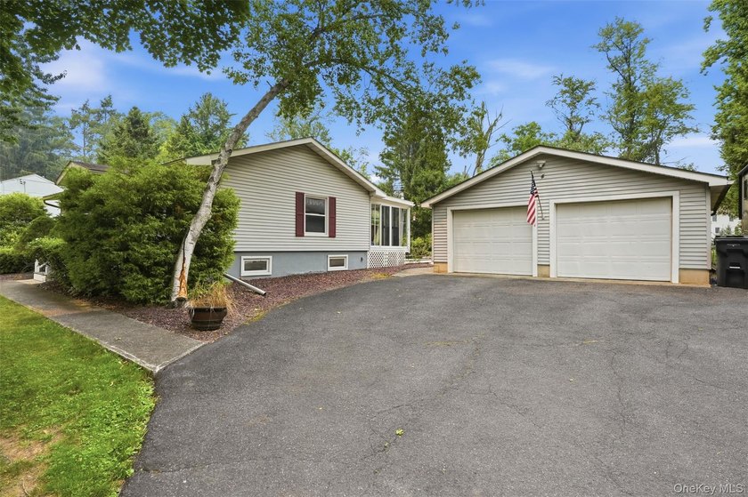 Welcome to 4 Seneca Drive in Milton, New York, a spacious Hudson - photo 26