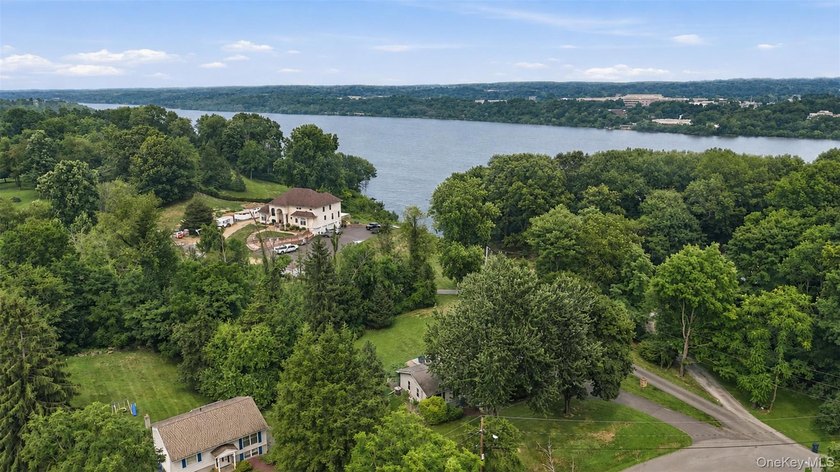 Welcome to 4 Seneca Drive in Milton, New York, a spacious Hudson - photo 28