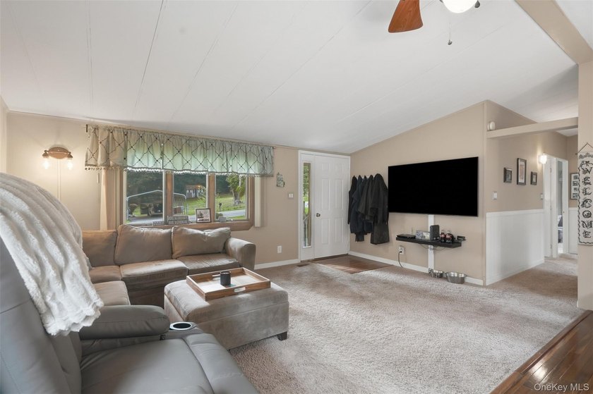 Welcome to 4 Seneca Drive in Milton, New York, a spacious Hudson - photo 31