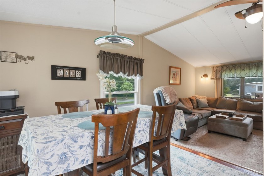 Welcome to 4 Seneca Drive in Milton, New York, a spacious Hudson - photo 33