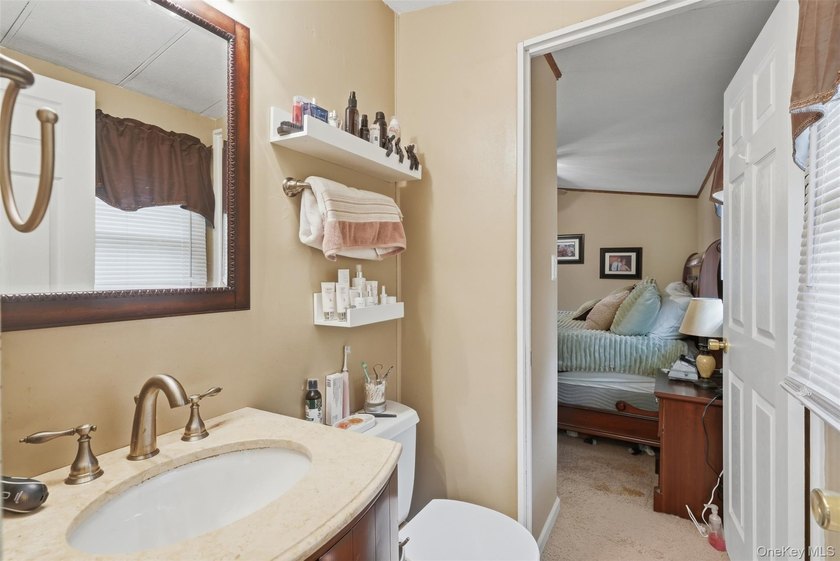 Welcome to 4 Seneca Drive in Milton, New York, a spacious Hudson - photo 35