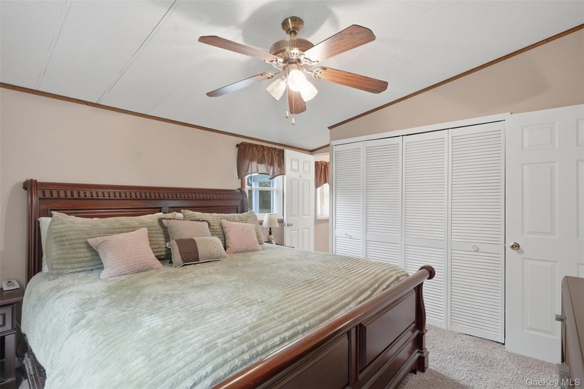 Welcome to 4 Seneca Drive in Milton, New York, a spacious Hudson - photo 36