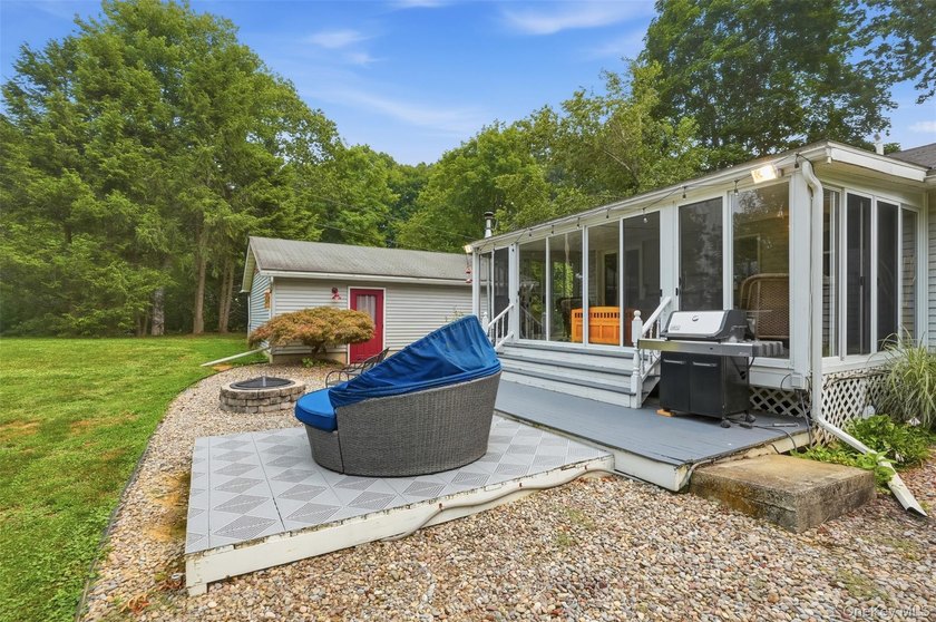 Welcome to 4 Seneca Drive in Milton, New York, a spacious Hudson - photo 37