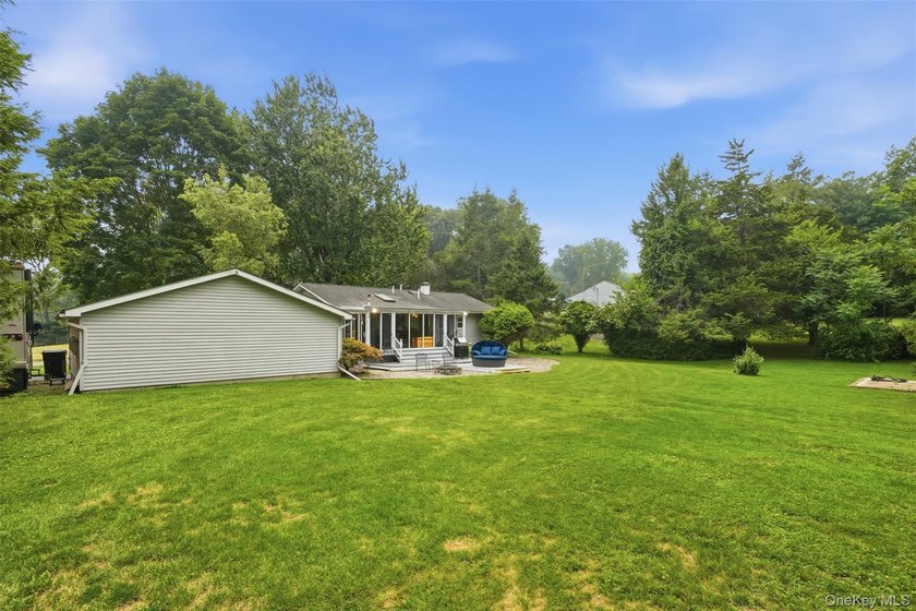 Welcome to 4 Seneca Drive in Milton, New York, a spacious Hudson - photo 39
