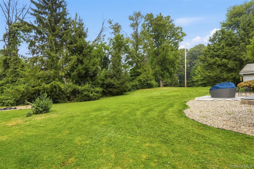 Welcome to 4 Seneca Drive in Milton, New York, a spacious Hudson - photo 40