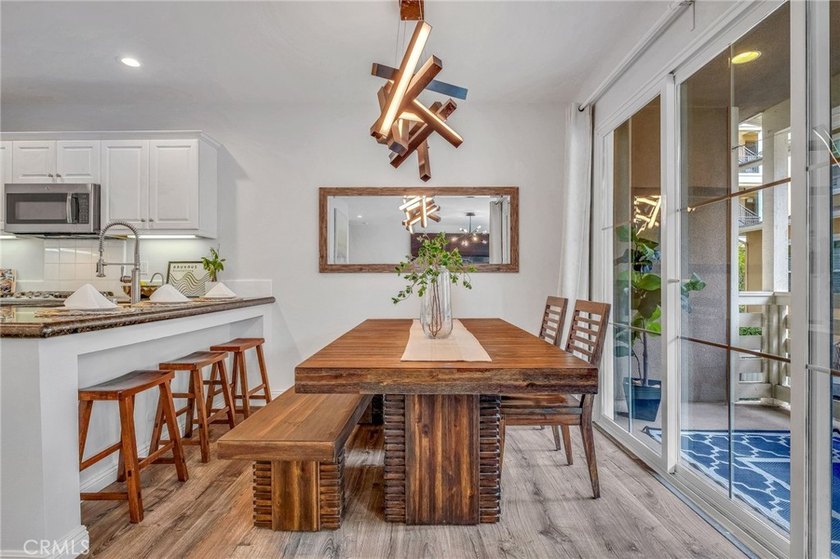 Inviting townhome in the gated Village on Oak community. Walk to - photo 2