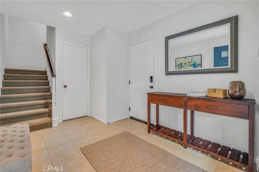 Inviting townhome in the gated Village on Oak community. Walk to - photo 3