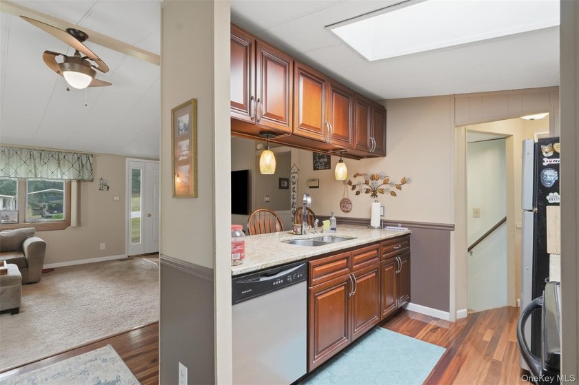 Welcome to 4 Seneca Drive in Milton, New York, a spacious Hudson - photo 45
