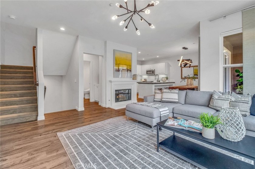 Inviting townhome in the gated Village on Oak community. Walk to - photo 5