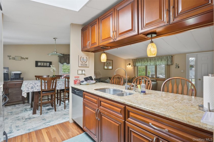 Welcome to 4 Seneca Drive in Milton, New York, a spacious Hudson - photo 46