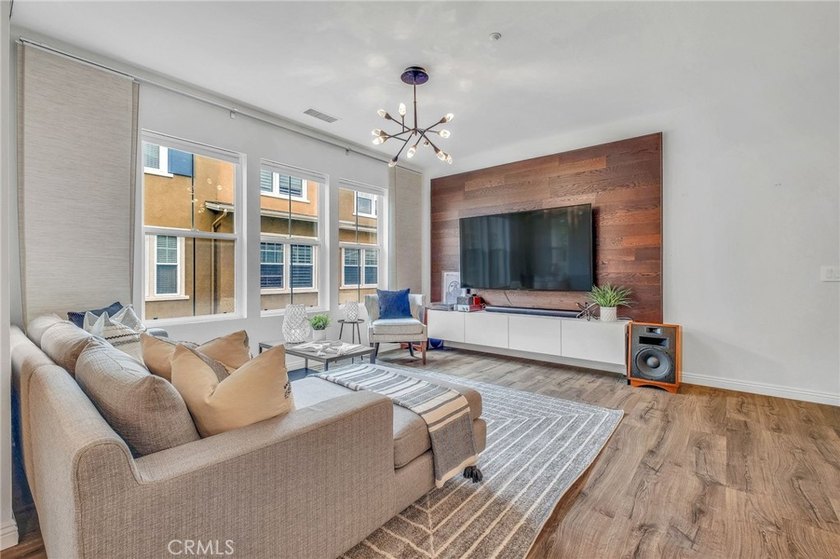 Inviting townhome in the gated Village on Oak community. Walk to - photo 6
