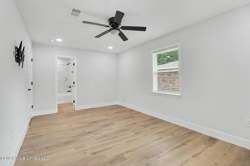 Two Primary Suites! Fully Renovated... loooks and feels - photo 12