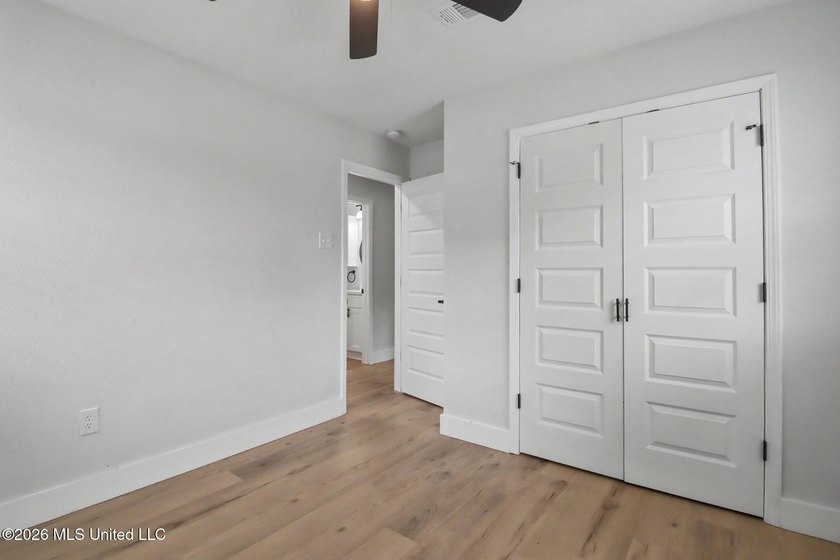 Two Primary Suites! Fully Renovated... loooks and feels - photo 17
