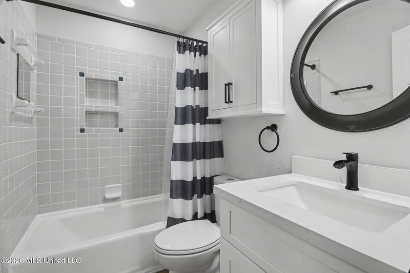 Two Primary Suites! Fully Renovated... loooks and feels - photo 18