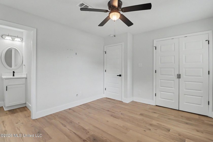 Two Primary Suites! Fully Renovated... loooks and feels - photo 20