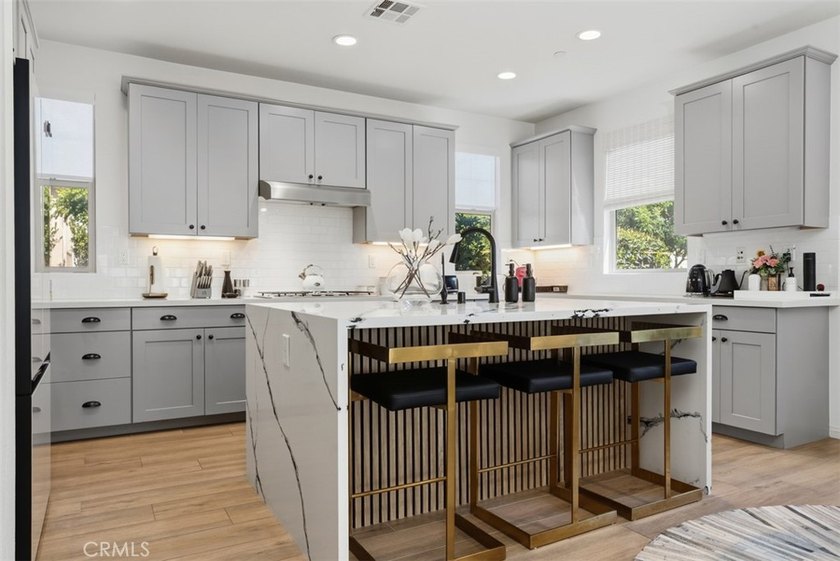 Imagine coming home to a place where thoughtful design and - photo 6