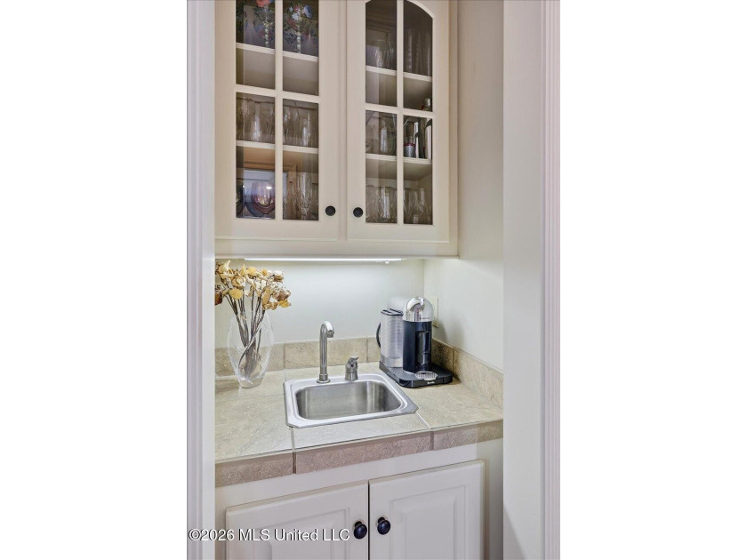 Welcome to this beautiful French Acadian home in the prestigious - photo 11