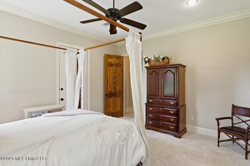 Welcome to this beautiful French Acadian home in the prestigious - photo 16
