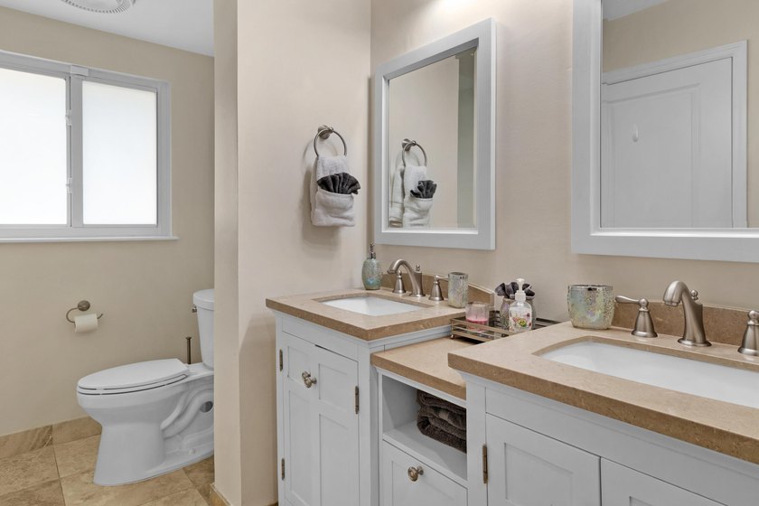 Discover this beautifully maintained 3-bedroom, 2-bath pool home - photo 20