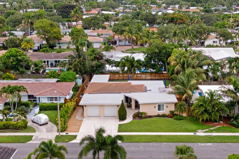 Discover this beautifully maintained 3-bedroom, 2-bath pool home - photo 36