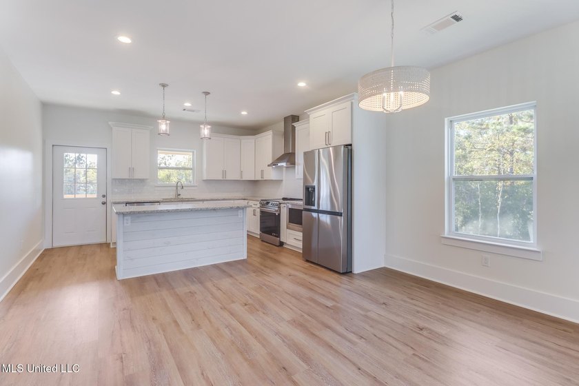 Experience coastal living with this new home that's just a 1/4 - photo 13